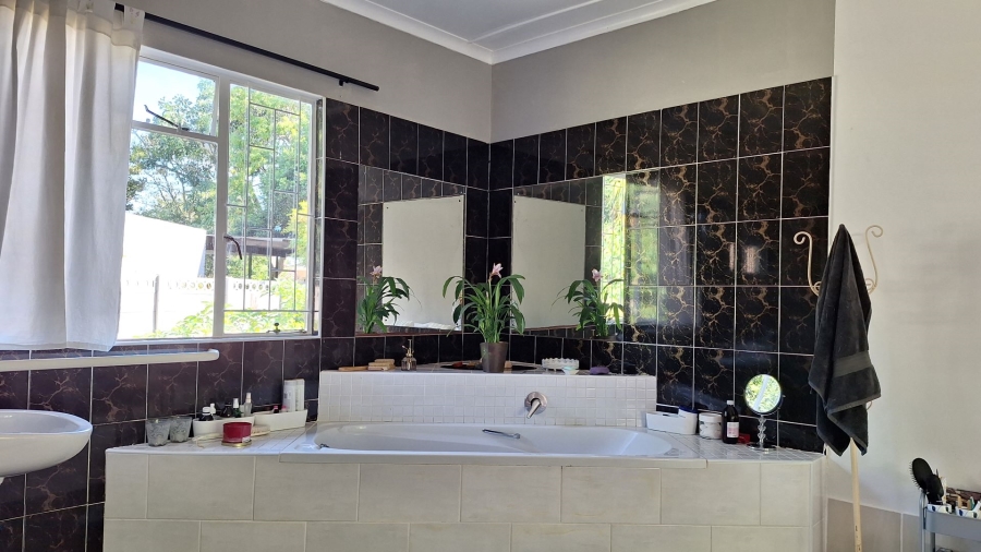 4 Bedroom Property for Sale in Twee Rivieren Western Cape